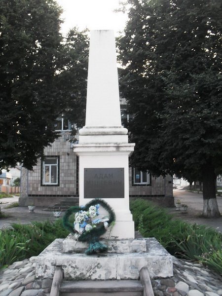 Памятник Адаму Мицкевичу