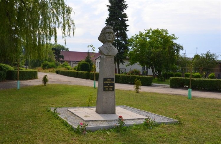 Памятник Адаму Мицкевичу