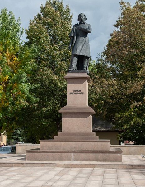 Памятник Адаму Мицкевичу